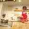 230329 cookpadLive – Konya, Manatsu to Nani Taberu 01 – Studio View – ex-Nogizaka46 Akimoto Manatsu – FHD.mp4-00004